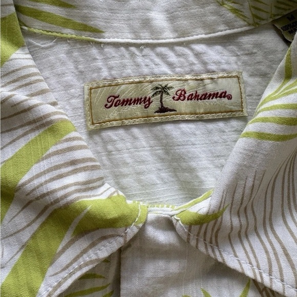 Tommy Bahama Green and White Casual Button Down Shirt- Medium - Picture 5 of 9